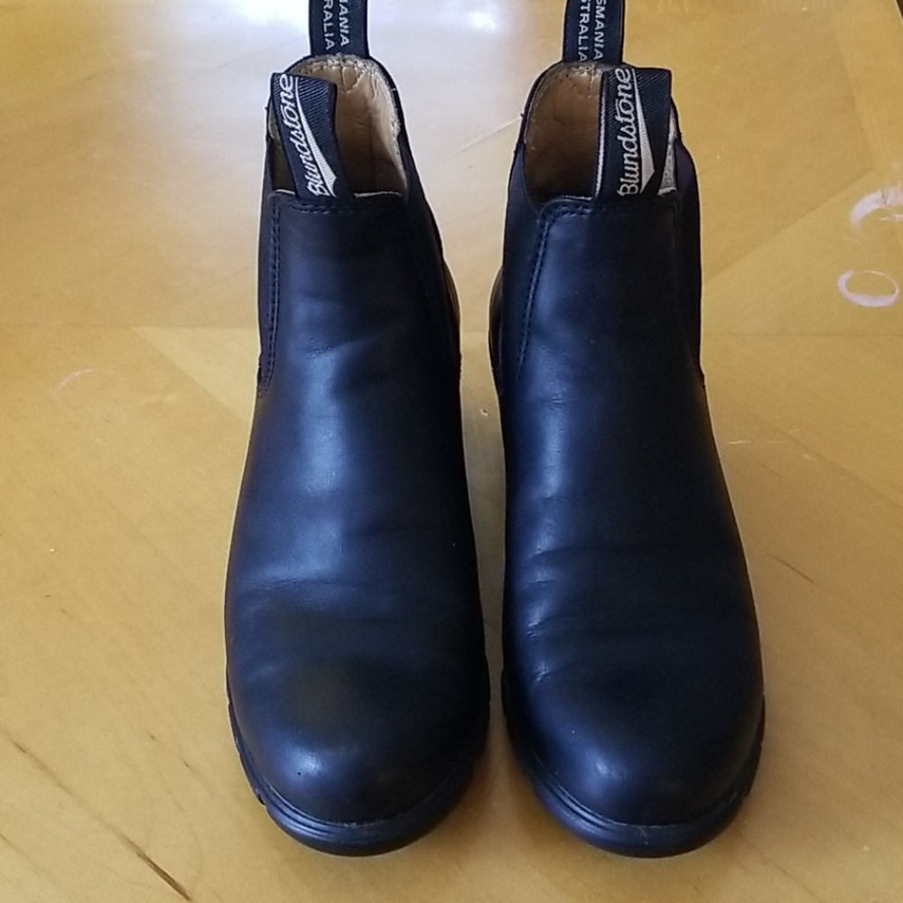 Blundstone heeled boot